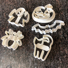 Load image into Gallery viewer, Halloween Cookie Cutters - Spider, Pumpkin, Bat, Ghost, Cat
